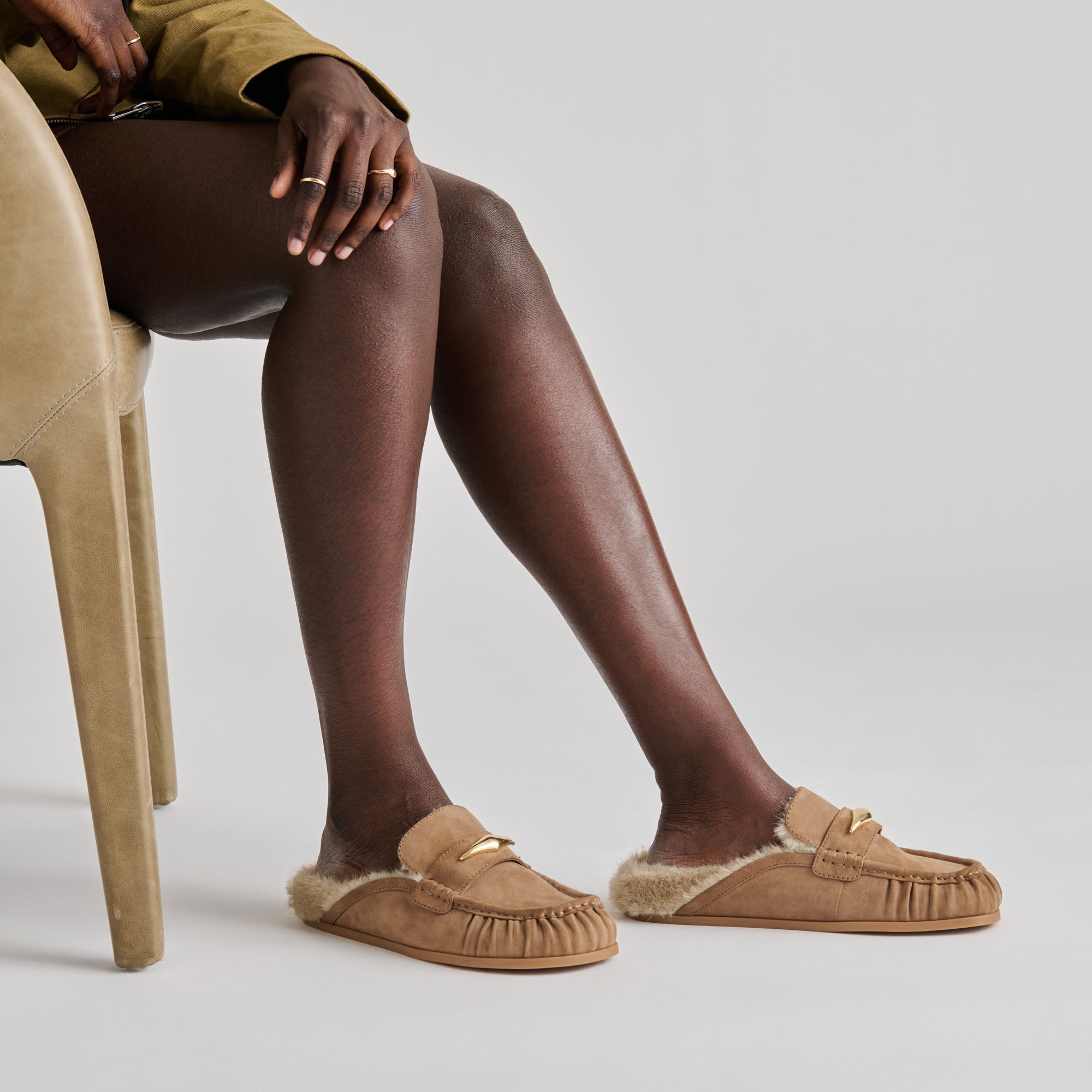 JODERO PLUSH FLATS MUSHROOM SUEDE