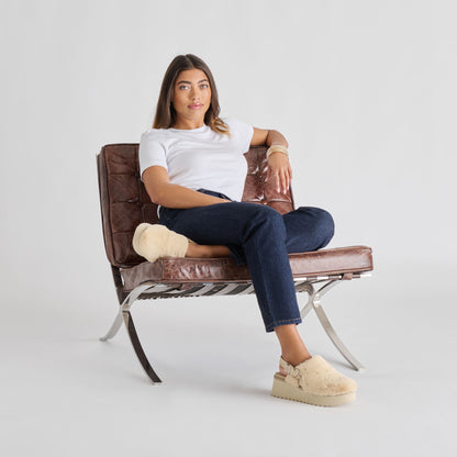 LANSY FLATS NATURAL PLUSH