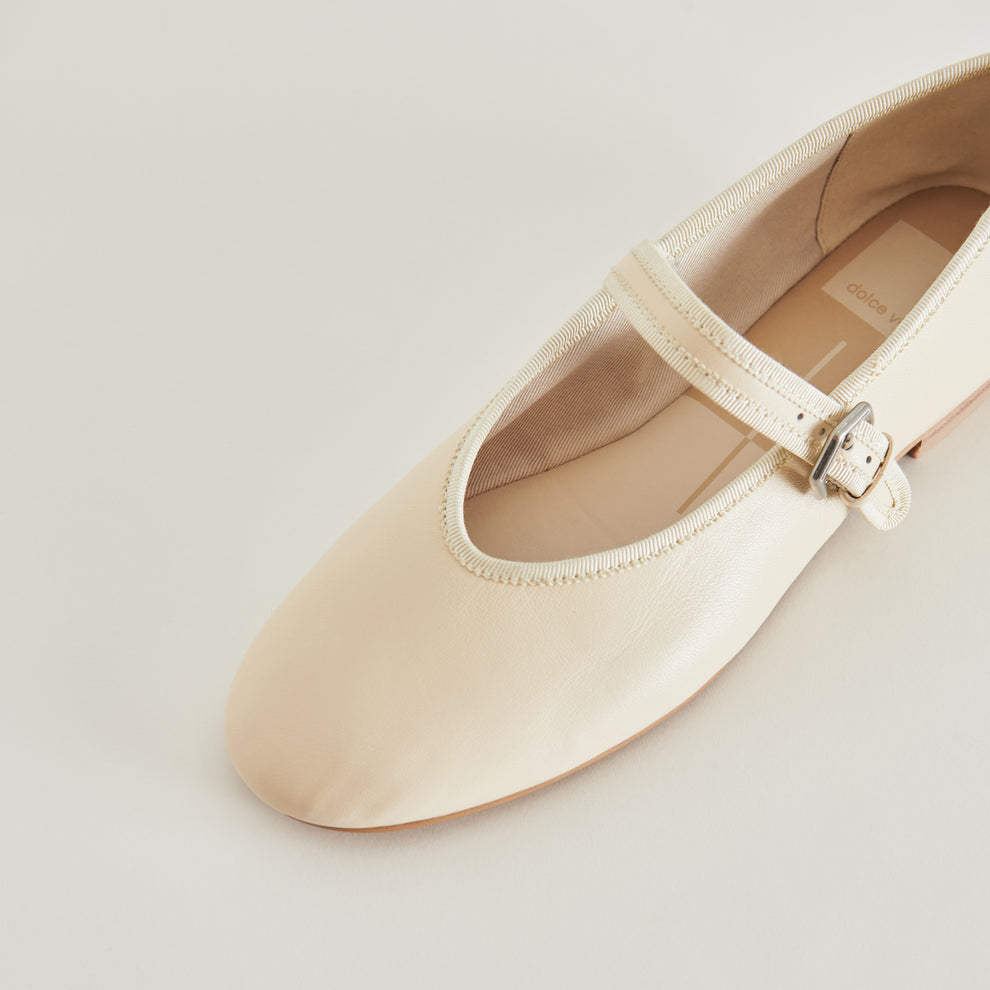 ROSLYN BALLET FLATS CREME LEATHER Dolce Vita