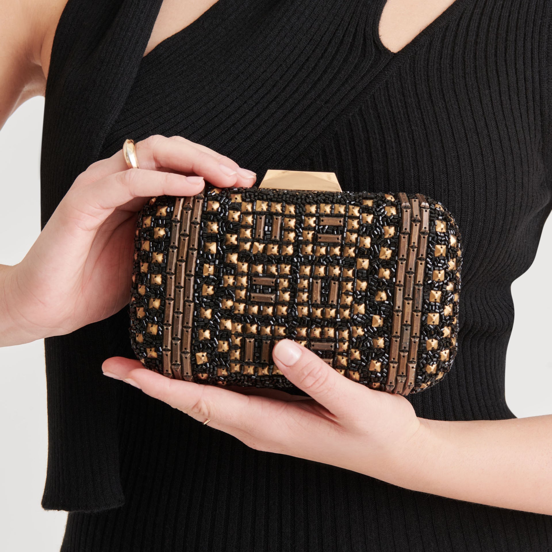 DAISY CLUTCH GOLD BEADED