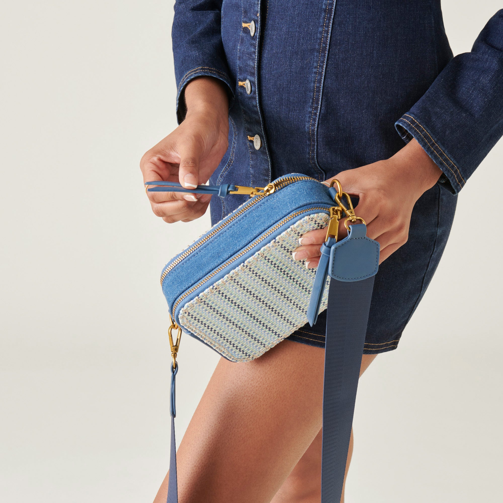 GLADYS CROSSBODY BLUE WOVEN Dolce Vita