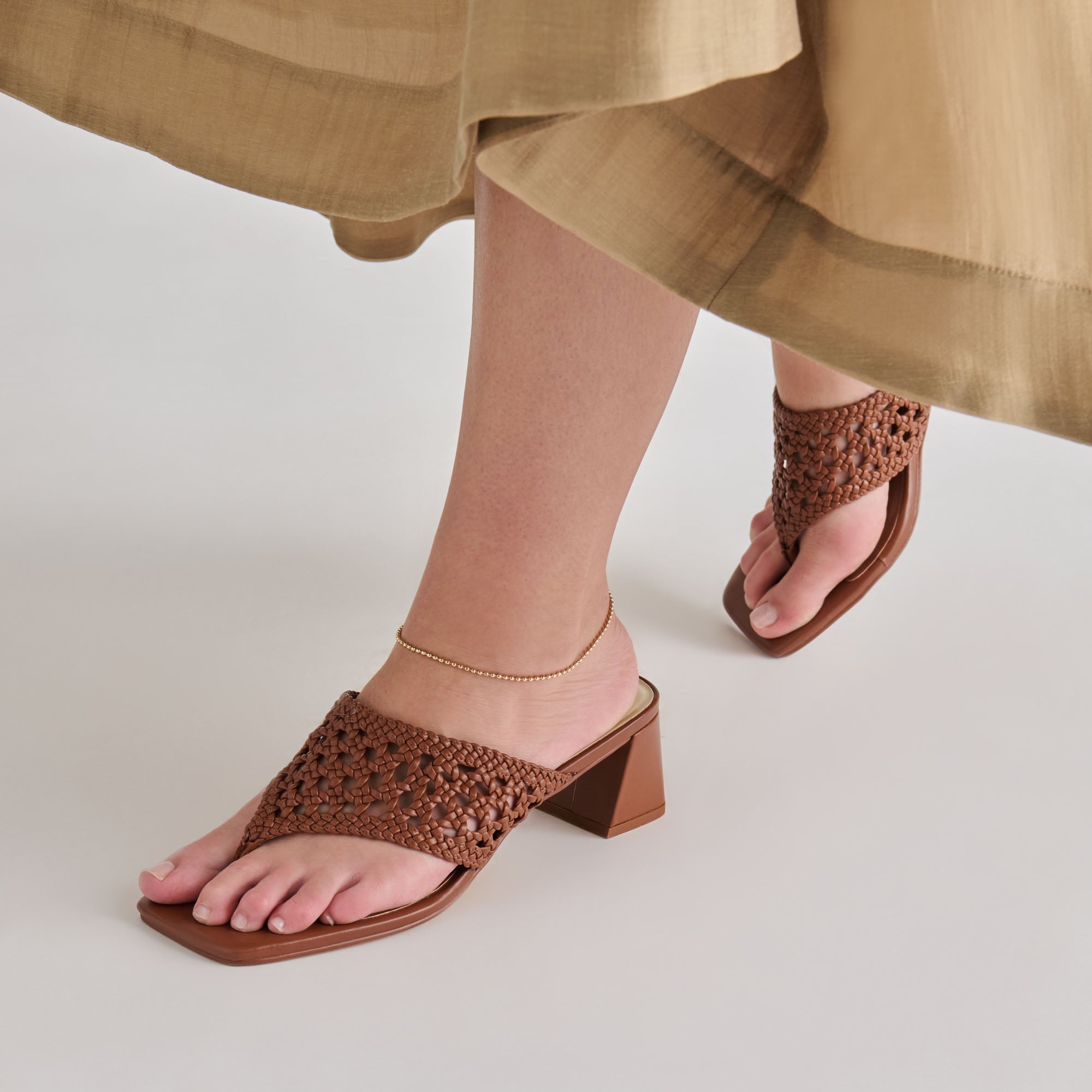 BARLO HEELS COGNAC WOVEN STELLA