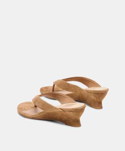 EVARLY WEDGES LT BROWN SUEDE