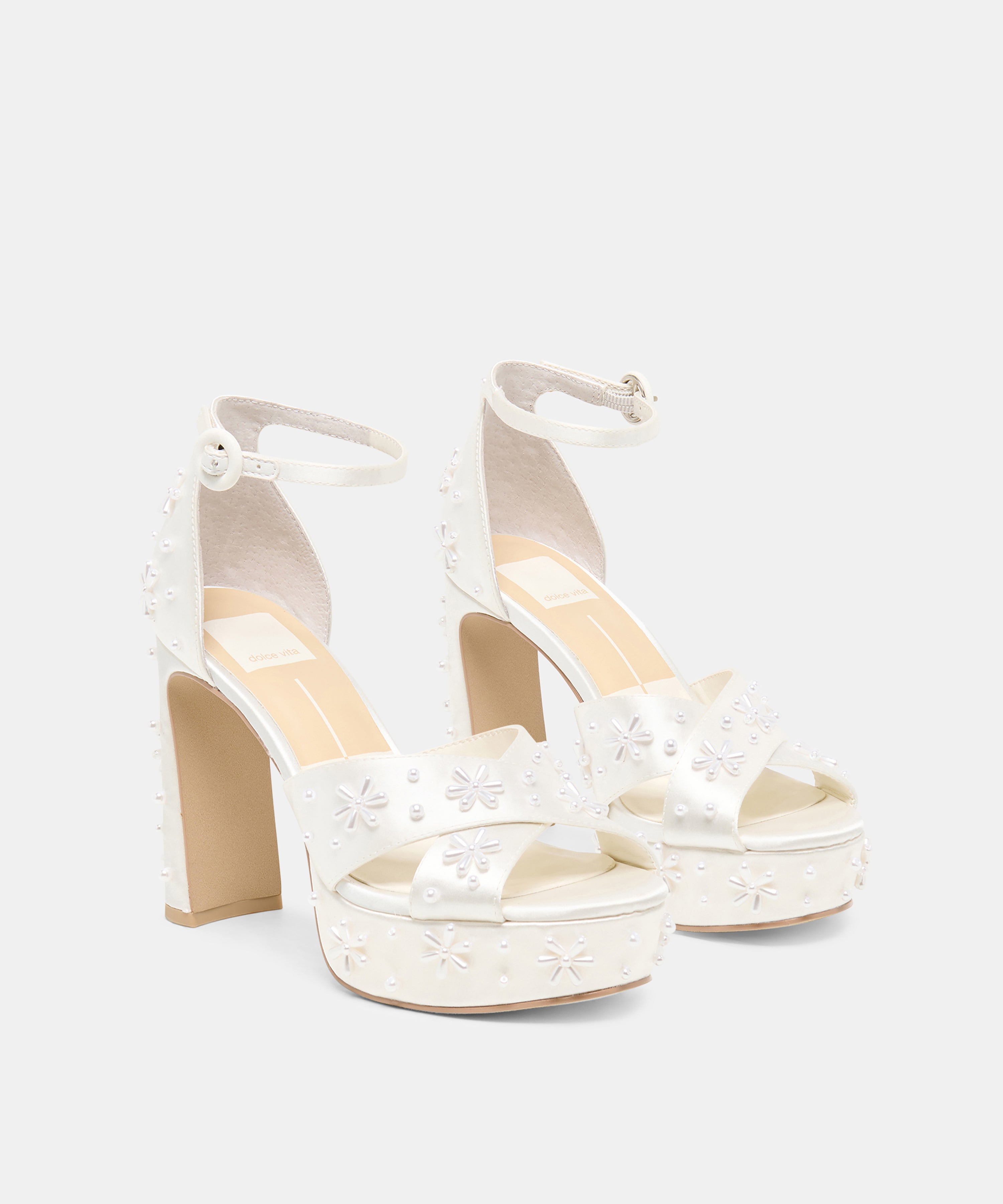 pois ポア　mellow cami petal 白 POPPY PEARL White Satin Platform Bridal Heels | Dolce Vita