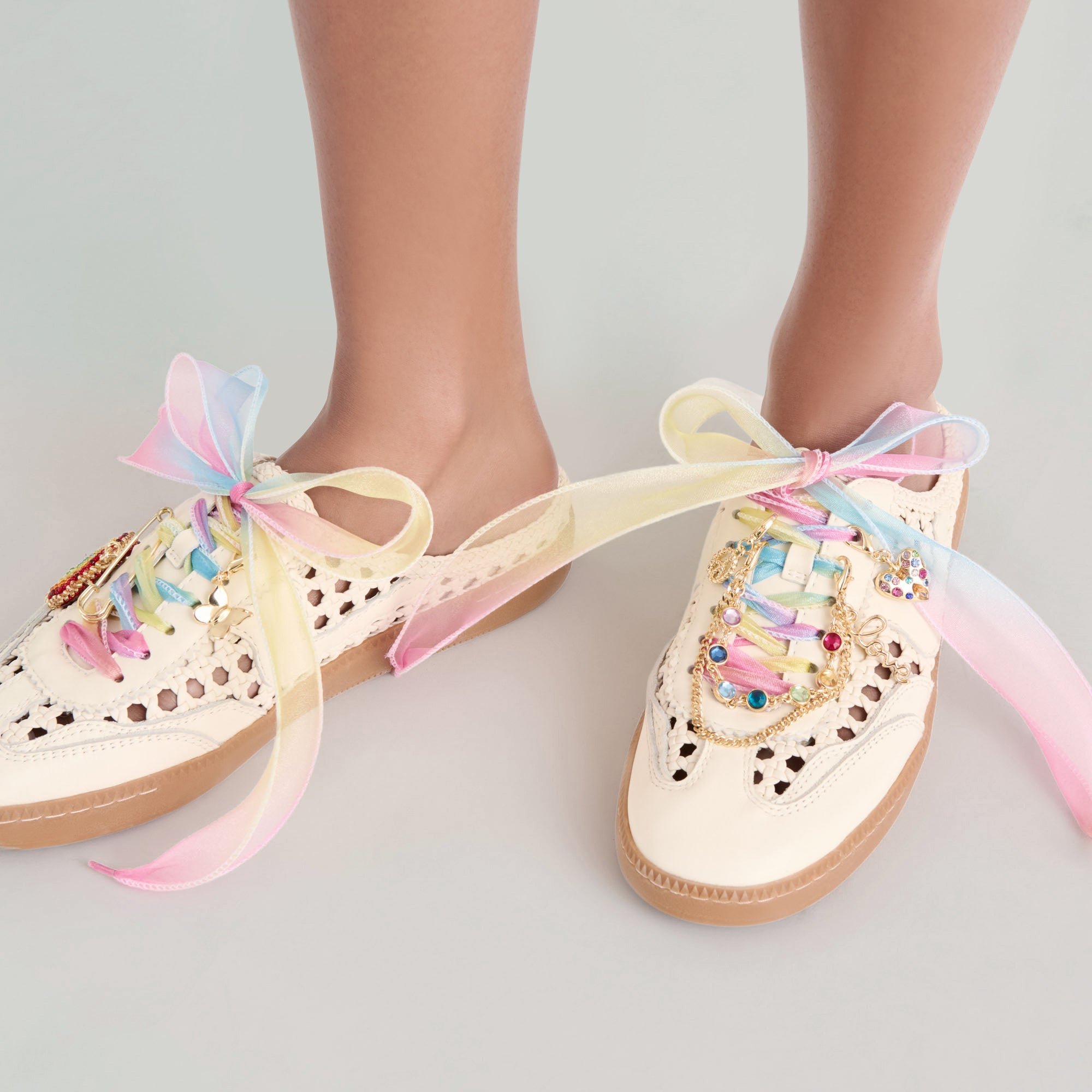 PRIDE CURLY ORGANZA LACE RAINBOW