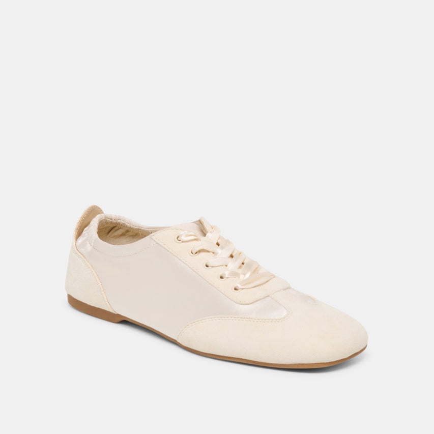ITZY SNEAKERS VANILLA SATIN
