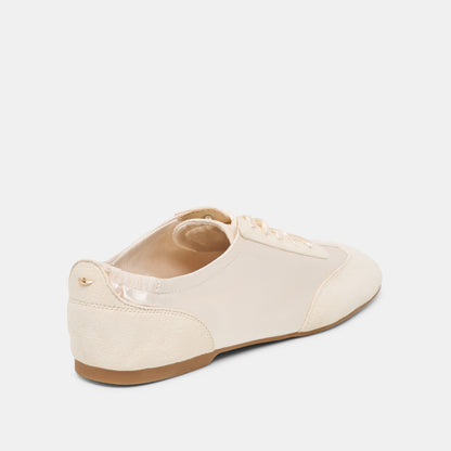 ITZY SNEAKERS VANILLA SATIN