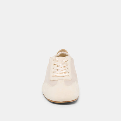ITZY SNEAKERS VANILLA SATIN