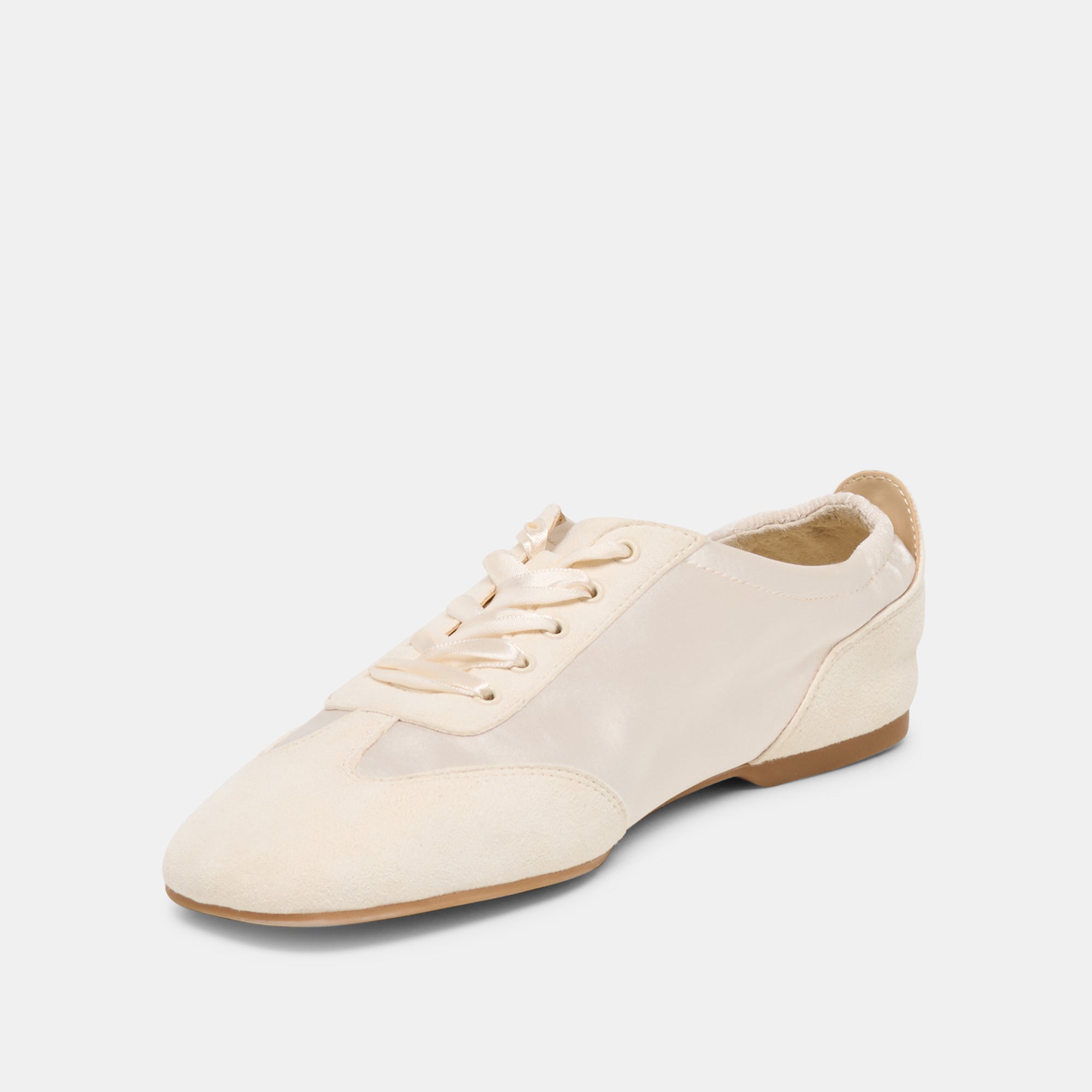 ITZY SNEAKERS VANILLA SATIN