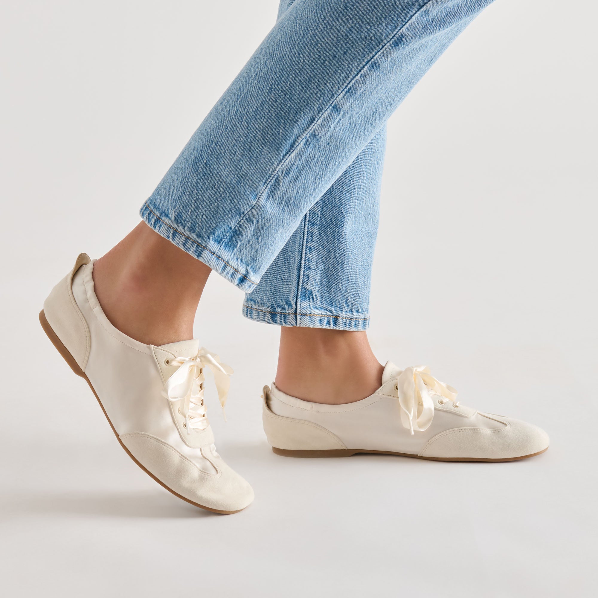 ITZY SNEAKERS VANILLA SATIN - view 4