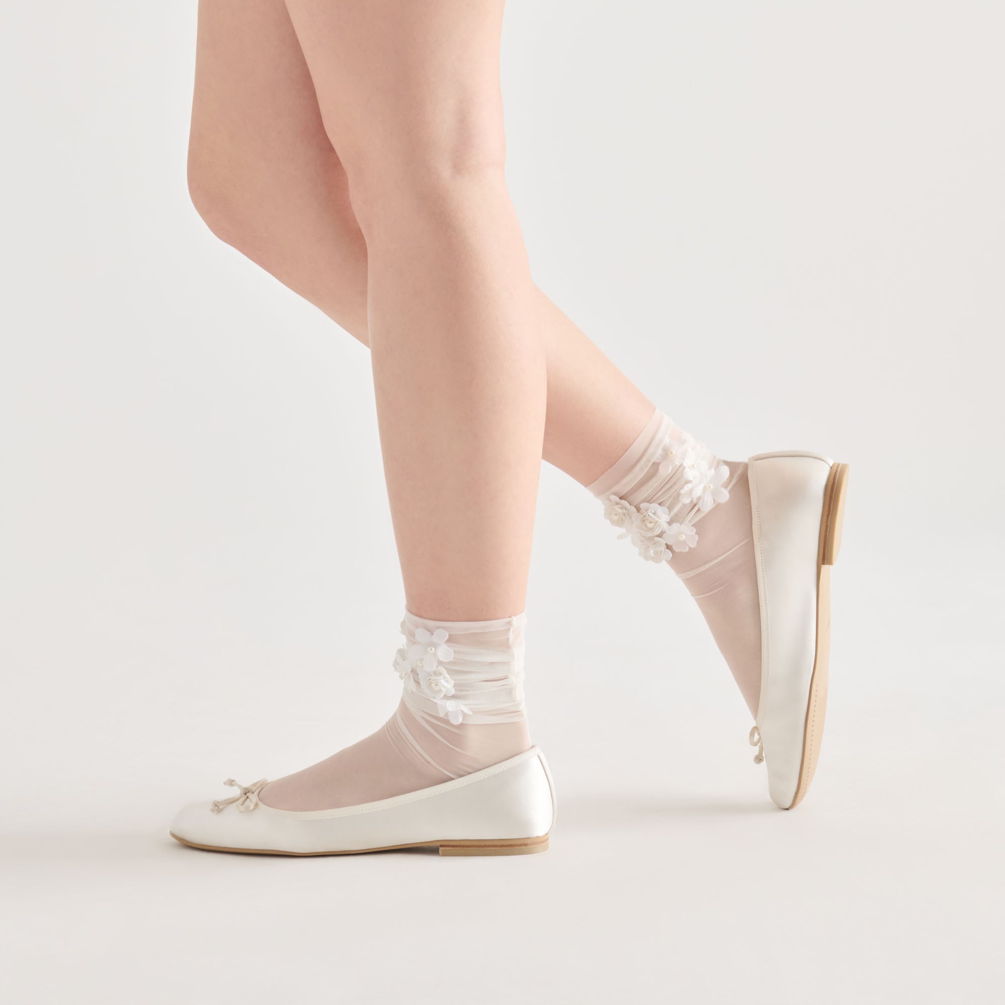 FLORAL CHIFFON SLOUCH SOCKS WHITE - view 2
