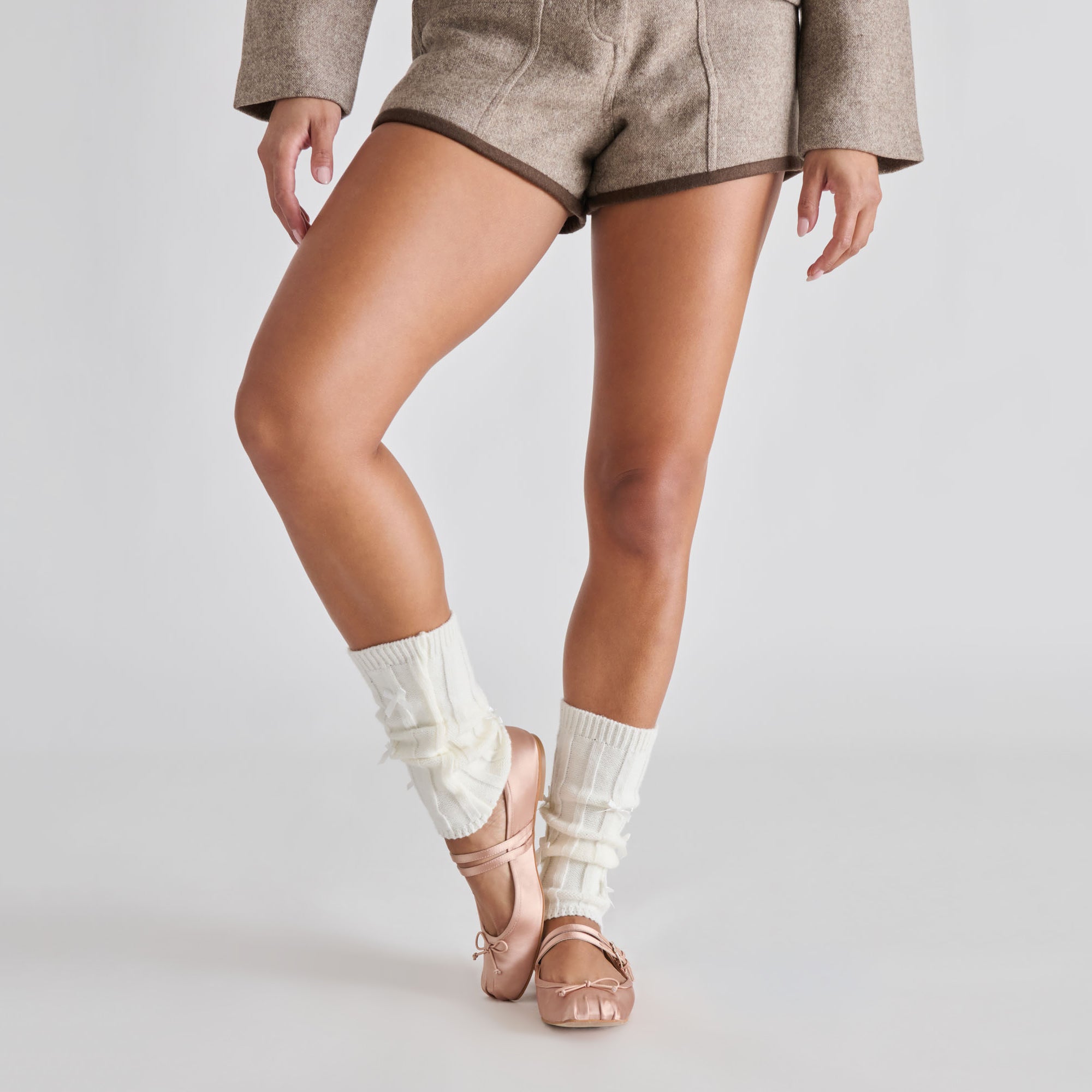 SATIN BOW LEG WARMERS IVORY