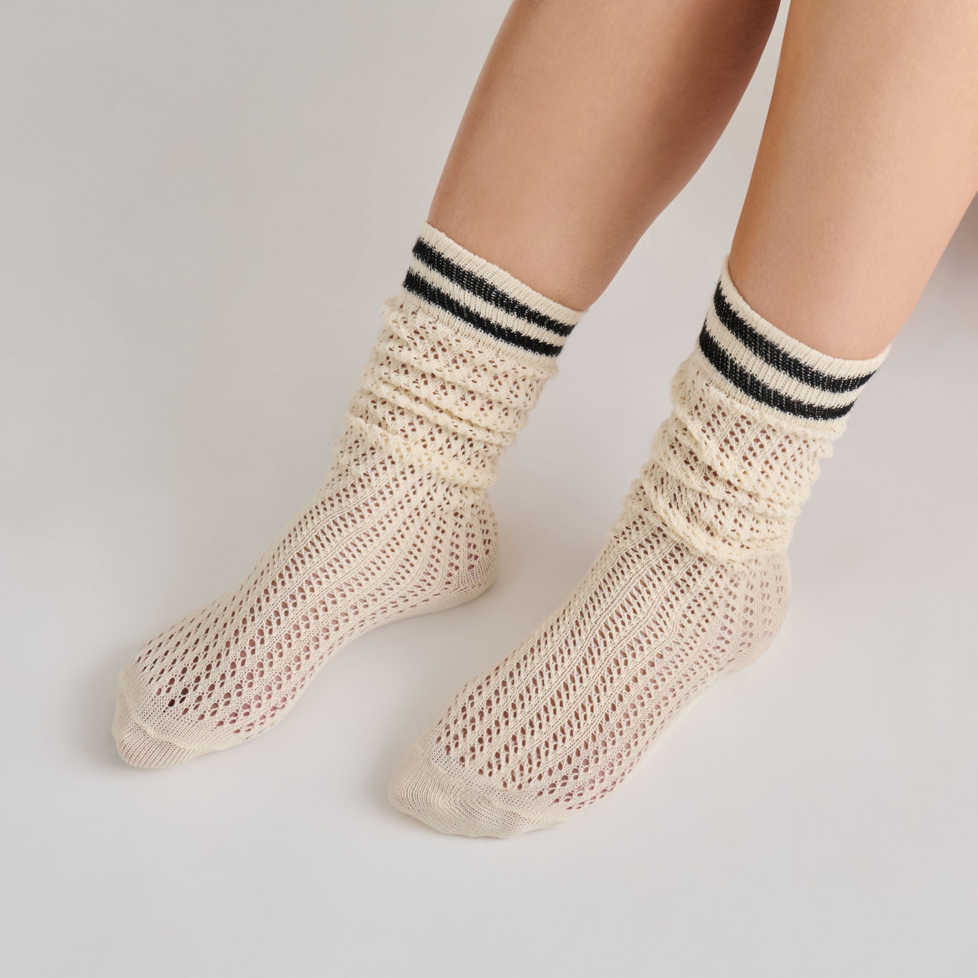 POINTELLE STRIPED KNEE HIGH SOCKS BLACK WHITE