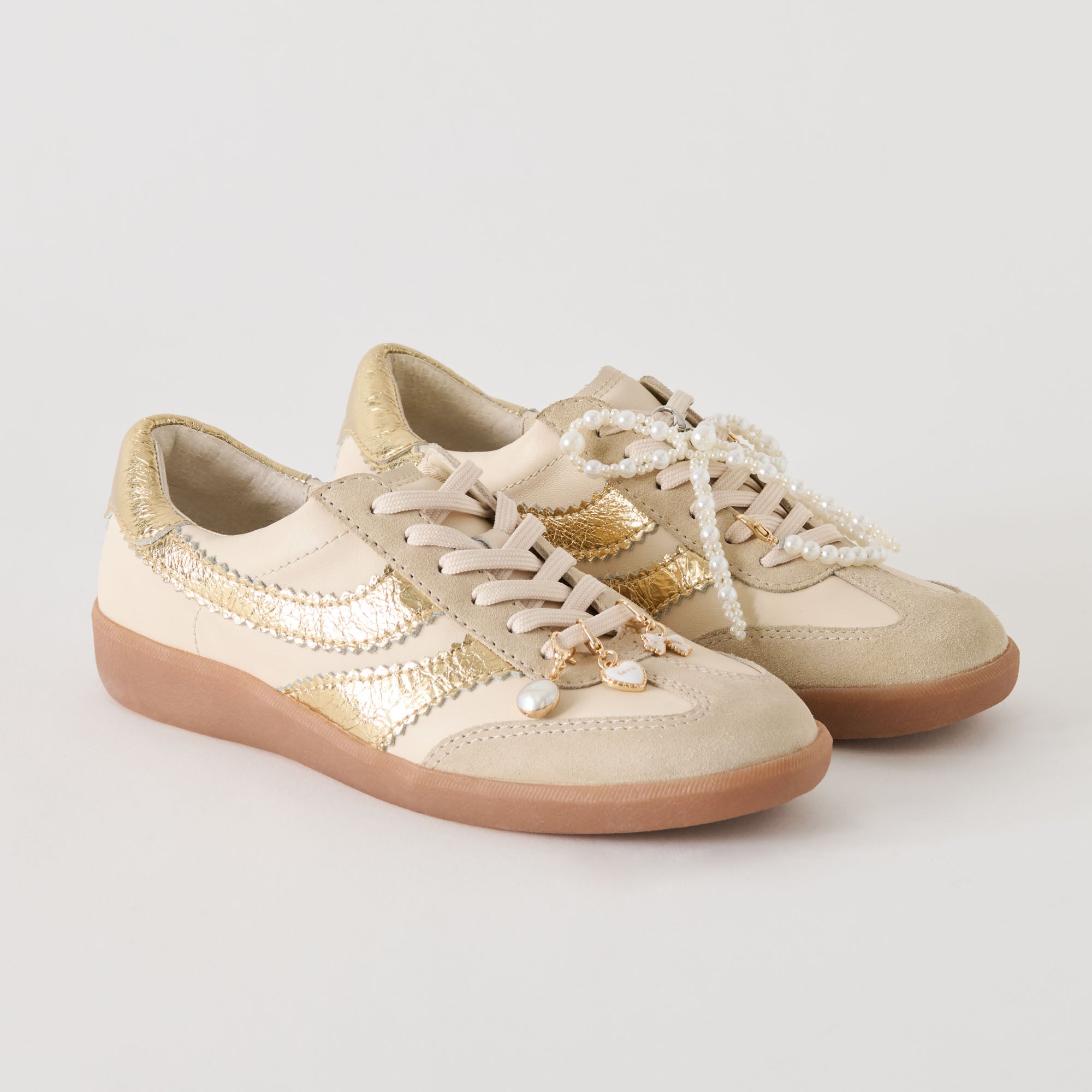 MERIT SNEAKERS WHITE GOLD LEATHER + PEARL CHARM BUNDLE