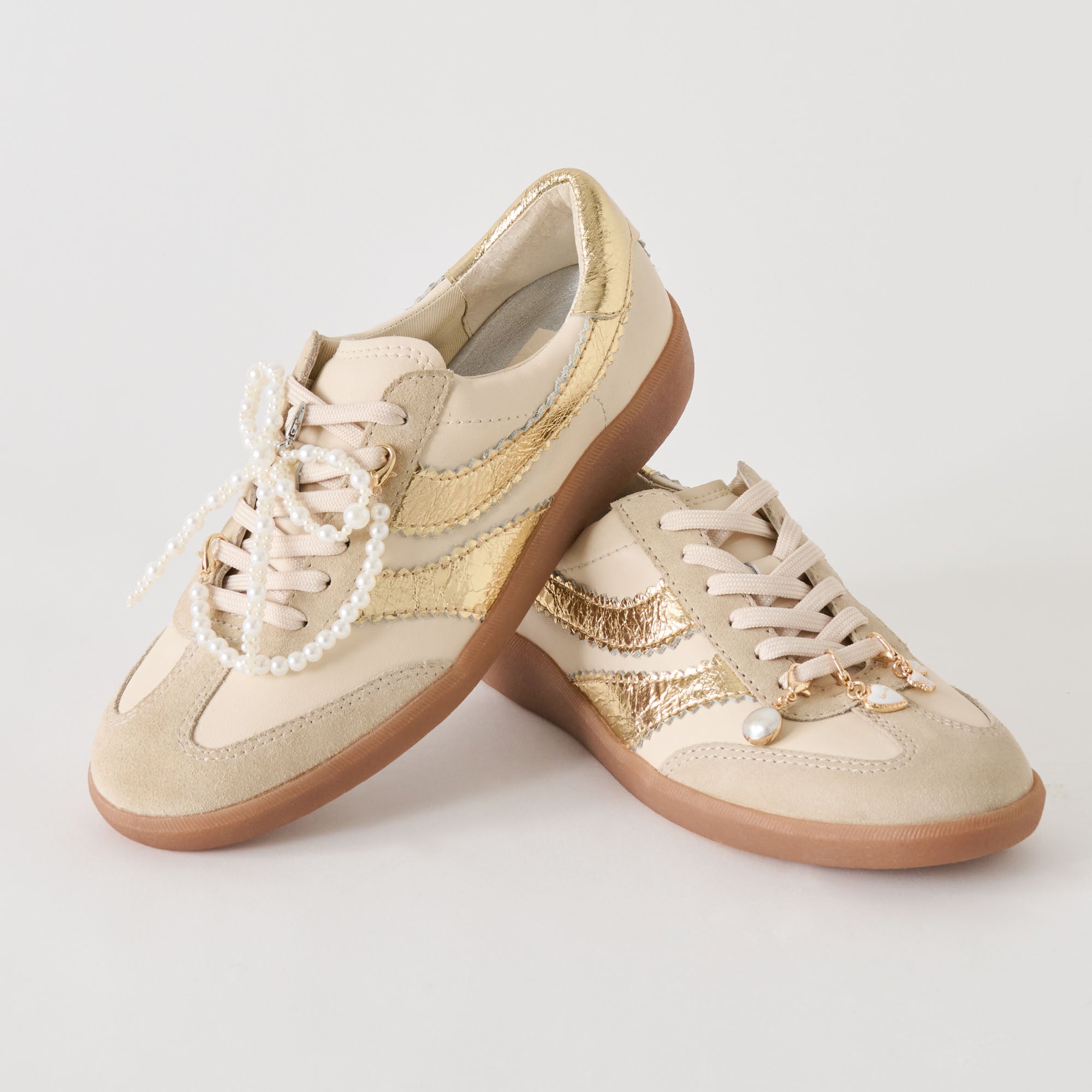 MERIT SNEAKERS WHITE GOLD LEATHER + PEARL CHARM BUNDLE