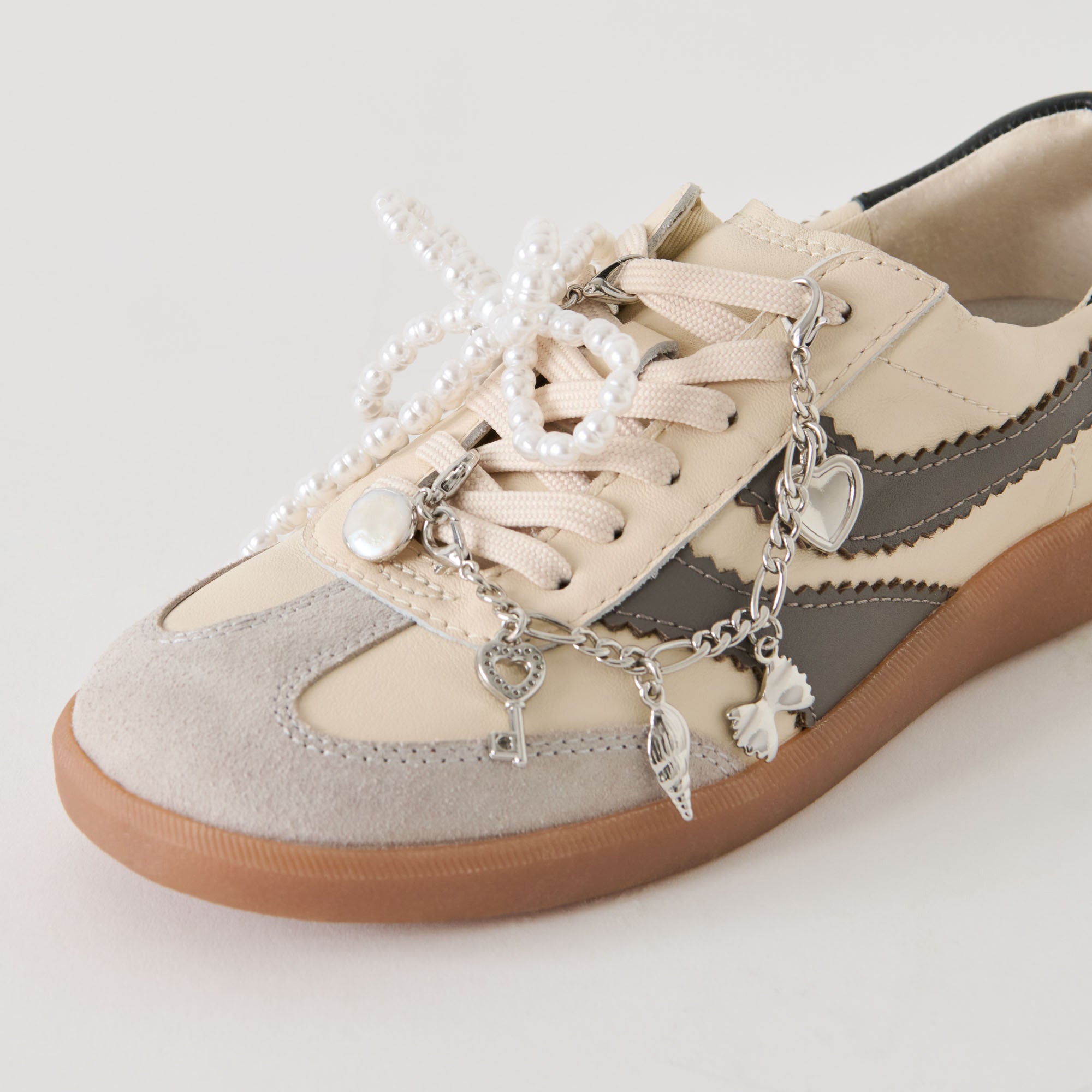 MERIT SNEAKERS WHITE GREY LEATHER + SILVER CHARM BUNDLE