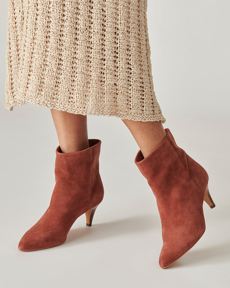 Tan textured leather block heel Chelsea boots