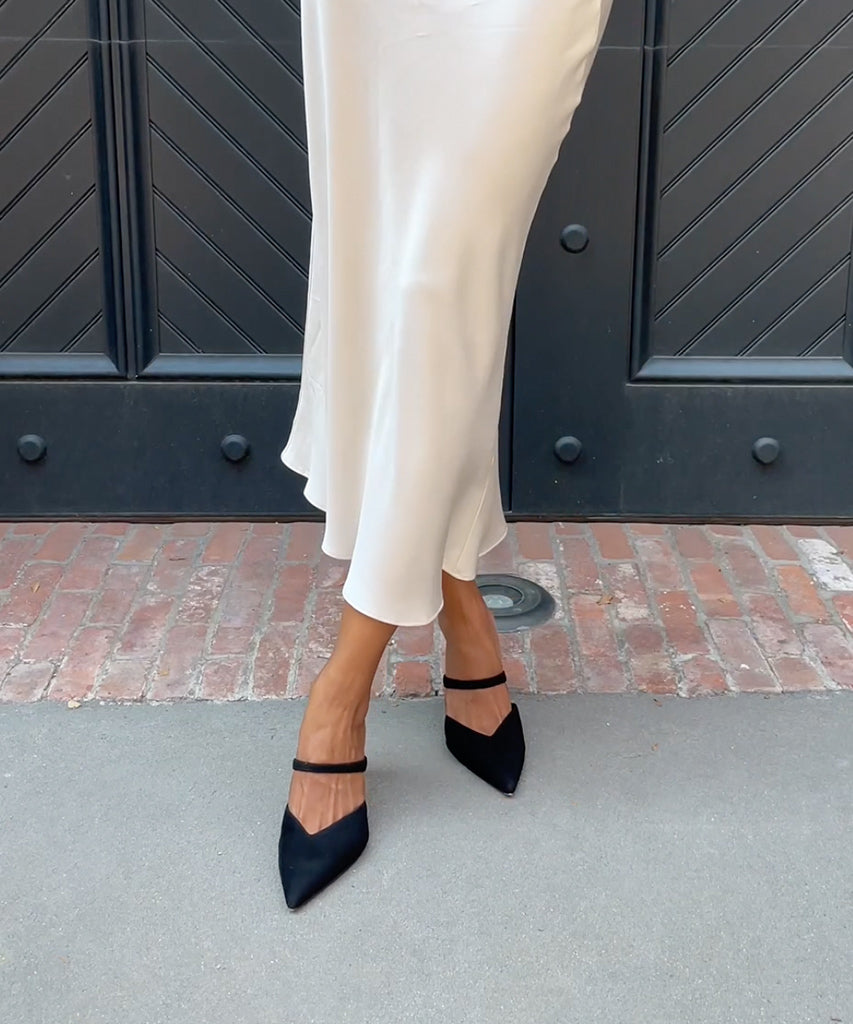 KANIKA HEELS ONYX SUEDE – Dolce Vita