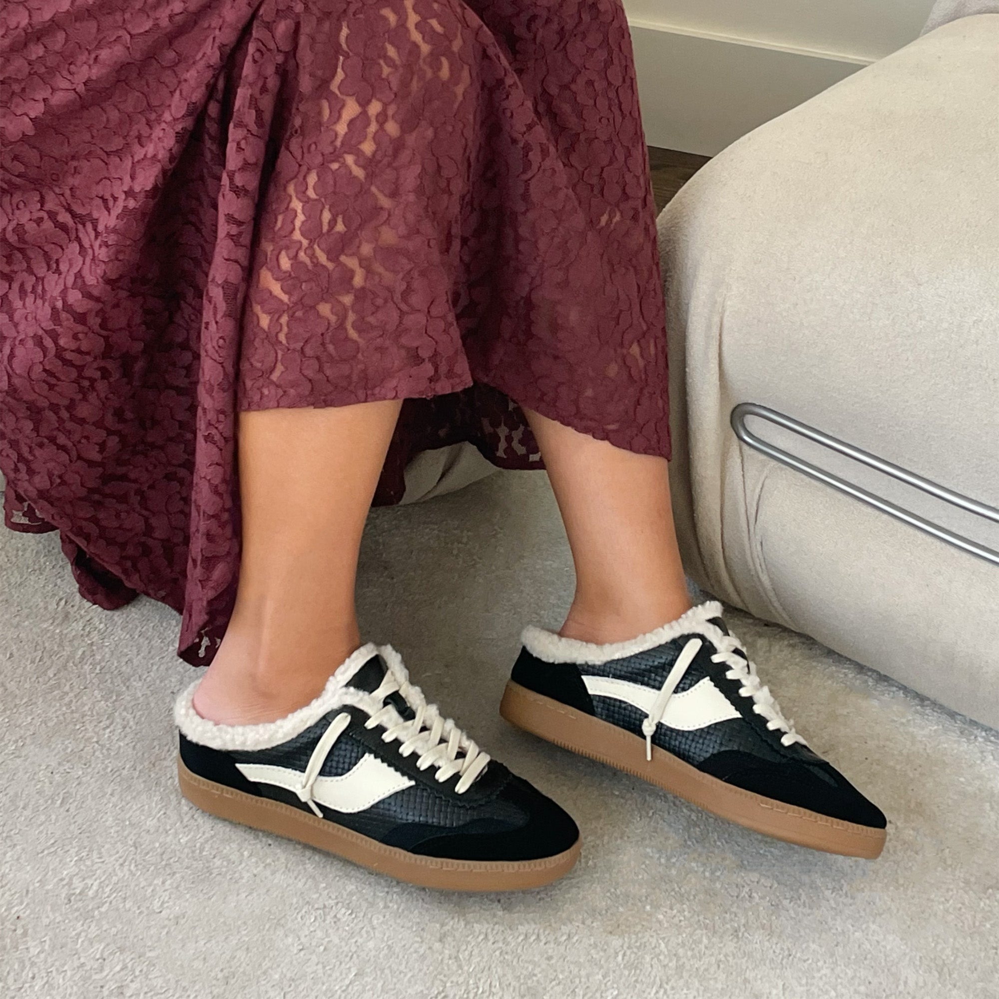 NOTICE SLIDE PLUSH SNEAKERS BLACK WOVEN LEATHER