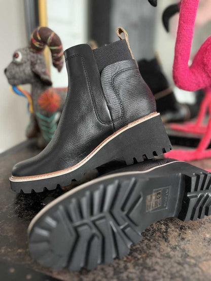 BLACK LEATHER / 8 / 1_kathleen_107533