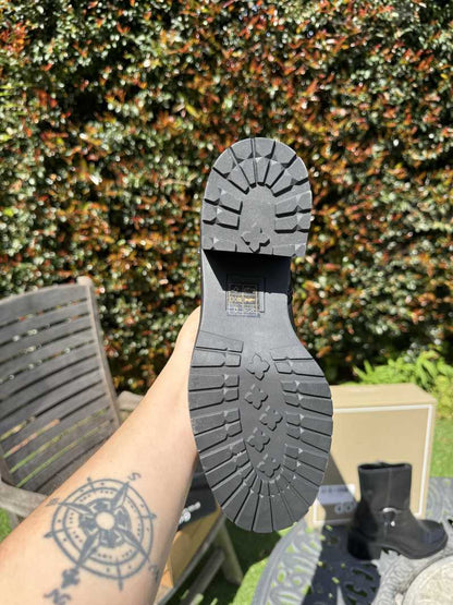 BLACK LEATHER / 8.5 / V001_Rachel_110626