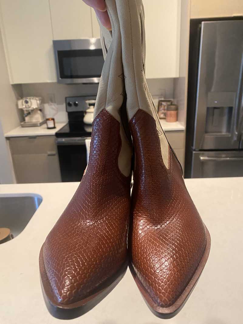 BROWN EMBOSSED LEATHER / 7 / 3_Alli_112125