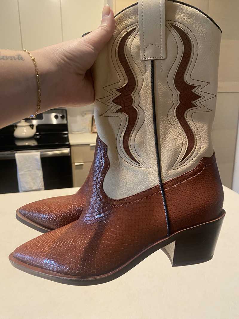 BROWN EMBOSSED LEATHER / 7 / 3_Alli_112125