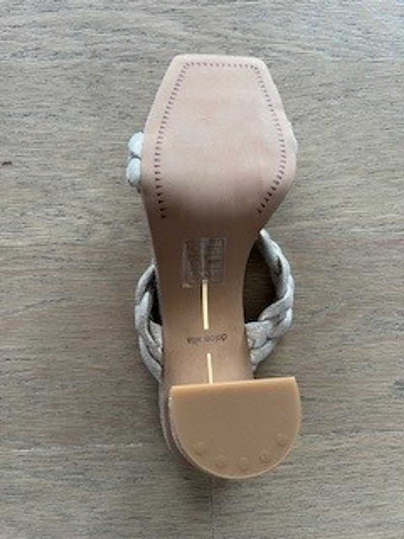 LIGHT GOLD METALLIC STELLA SUEDE / 9 / 45_Rachel_112223