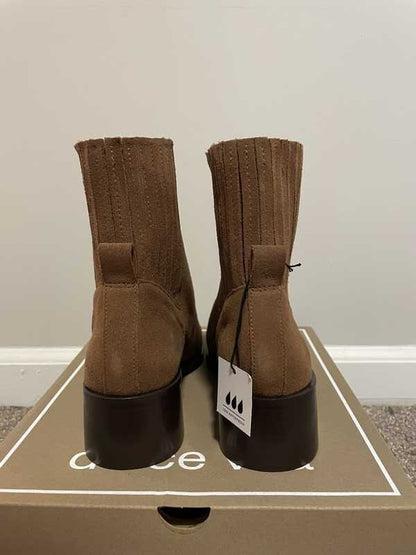 BROWN SUEDE / 8.5 / V200_DAELYN_113111