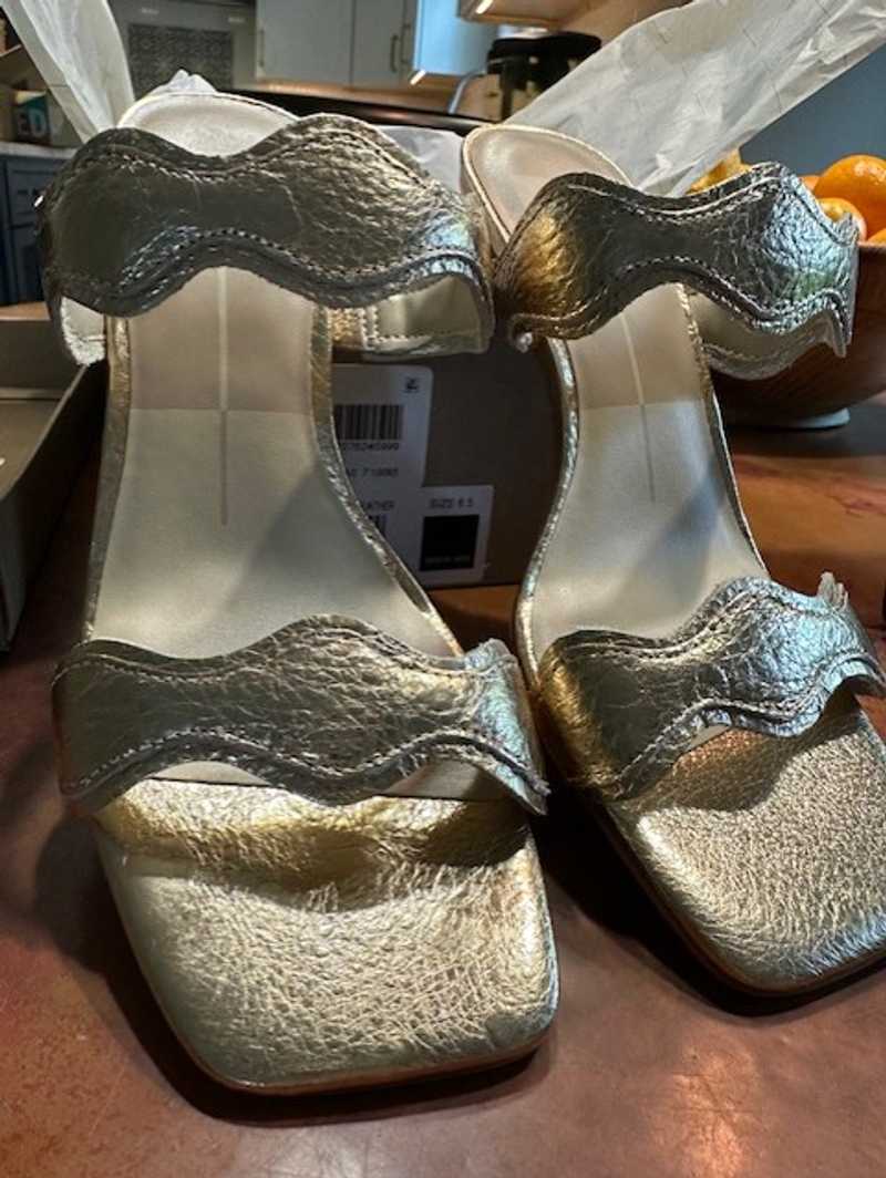 GOLD DISTRESSED LEATHER / 6.5 / V710_Liz_114664