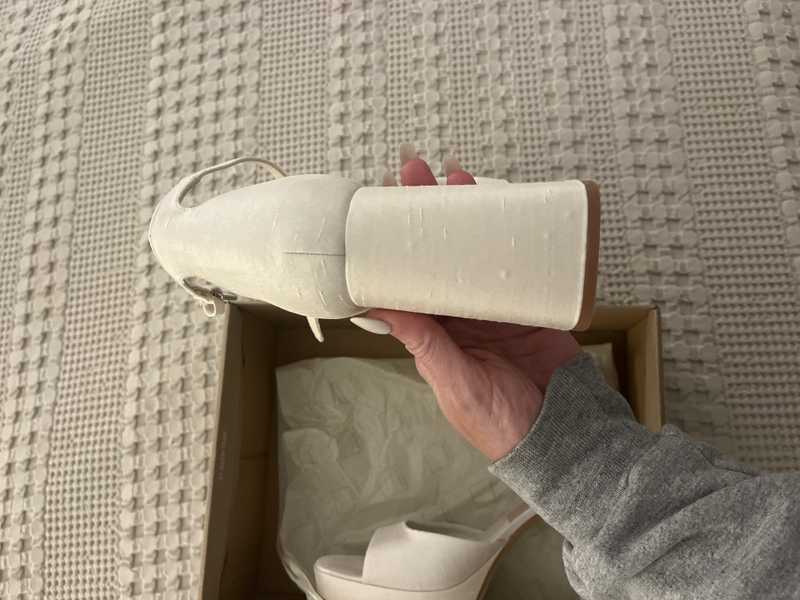 WHITE SATIN / 9 / V100_Brittany_115384