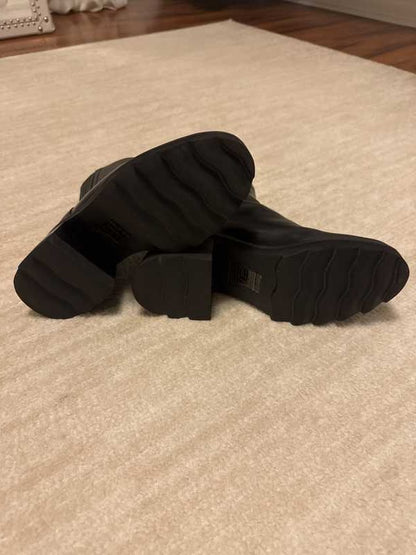 BLACK LEATHER / 7 / V001_Alina_116006